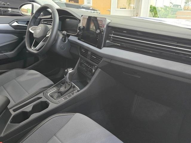 Photo of 2025 Opal White Pearl Effect Volkswagen Jetta
