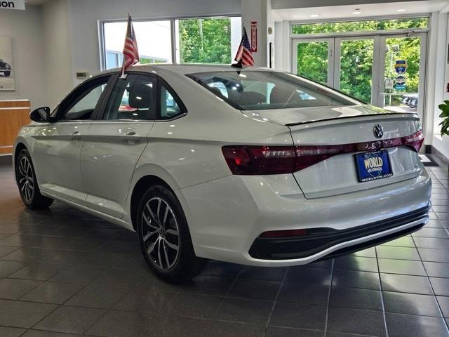 Photo of 2025 Opal White Pearl Effect Volkswagen Jetta