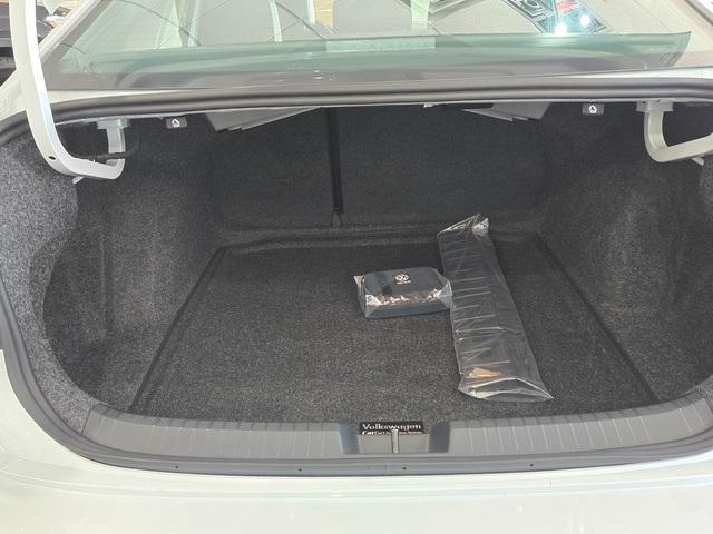 Photo of 2025 Opal White Pearl Effect Volkswagen Jetta