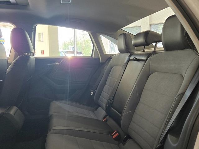 Photo of 2025 Opal White Pearl Effect Volkswagen Jetta