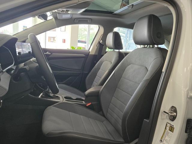 Photo of 2025 Opal White Pearl Effect Volkswagen Jetta