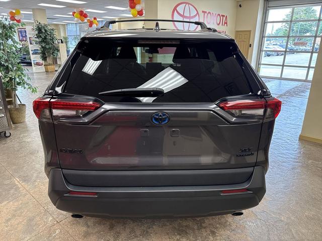 Photo of 2022 Gray Toyota RAV4 Hybrid