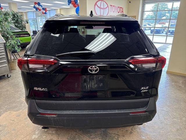 Photo of 2022 Midnight Black Metallic Toyota RAV4