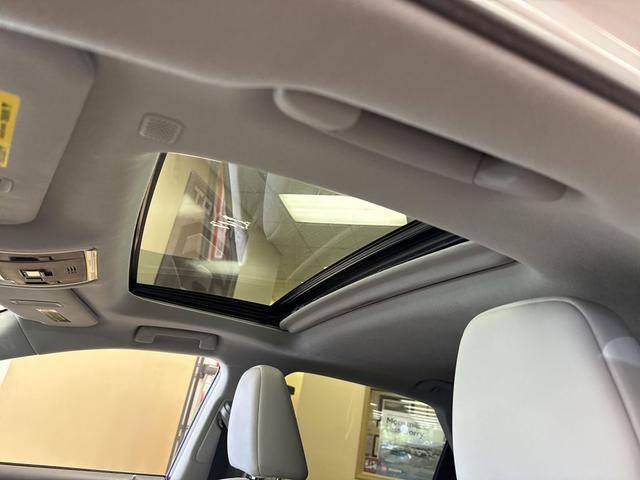 Photo of 2022 Eminent White Pearl Lexus RX 350