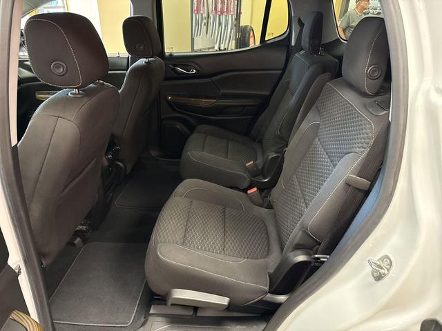 Photo of 2018 Summit White GMC Acadia
