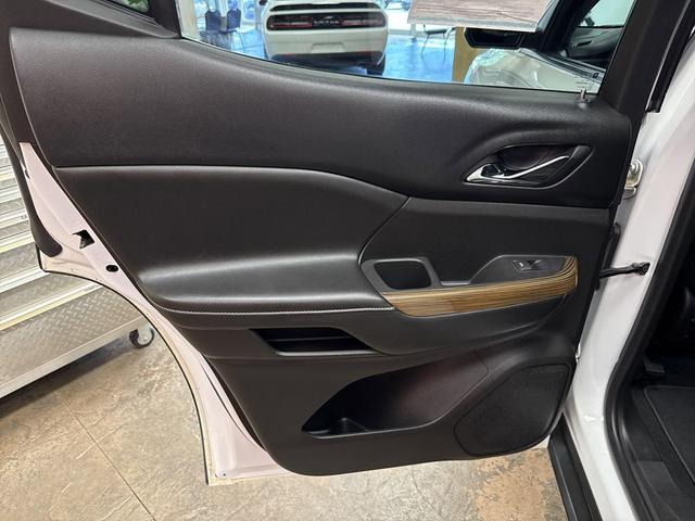Photo of 2018 Summit White GMC Acadia