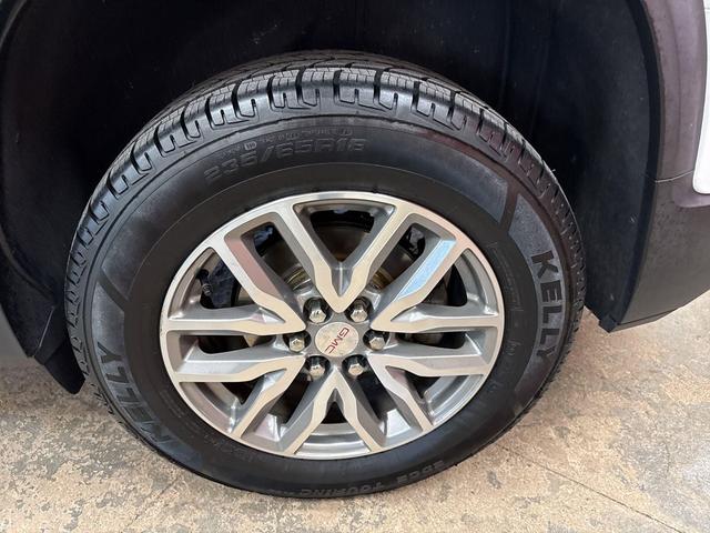 Photo of 2018 Summit White GMC Acadia