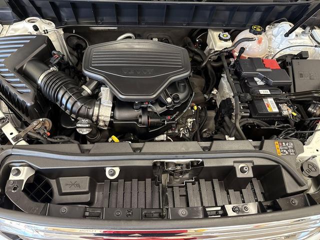 Photo of 2018 Summit White GMC Acadia