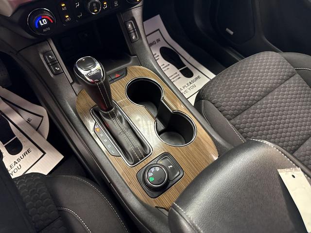 Photo of 2018 Summit White GMC Acadia