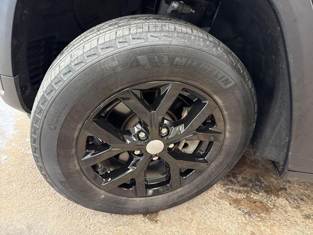 Photo of 2021 Baltic Gray Metallic Clearcoat Jeep Grand Cherokee L