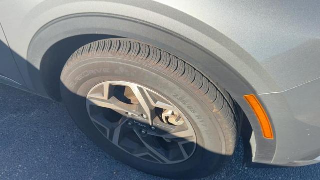 Photo of 2024 Steel Gray Kia Sportage
