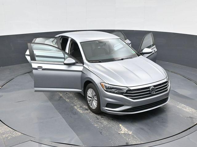 Photo of 2019 Pyrite Silver Metallic Volkswagen Jetta