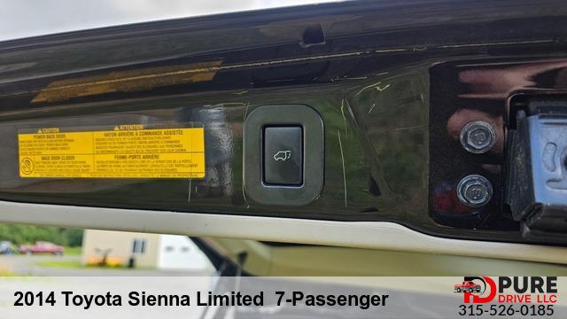 Photo of 2014 Black Toyota Sienna