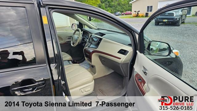Photo of 2014 Black Toyota Sienna