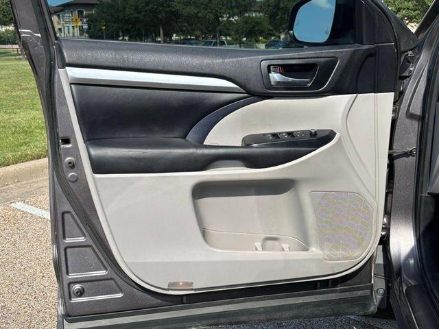 Photo of 2019 Predawn Gray Mica Toyota Highlander