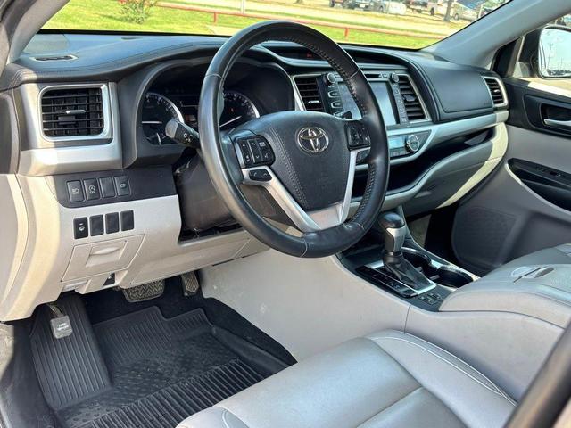 Photo of 2019 Predawn Gray Mica Toyota Highlander