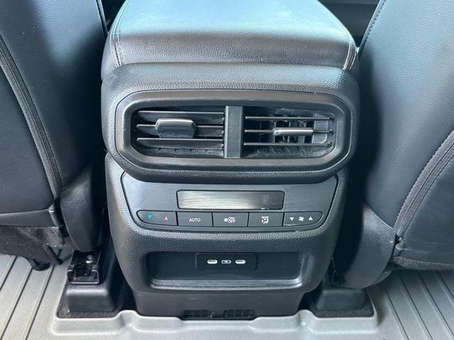Photo of 2024 Platinum White Pearl Honda Pilot