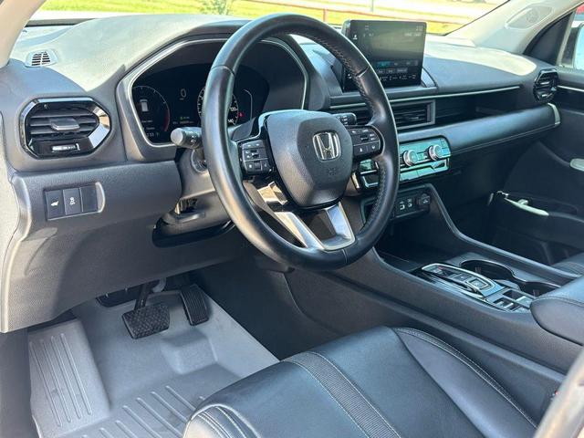 Photo of 2024 Platinum White Pearl Honda Pilot