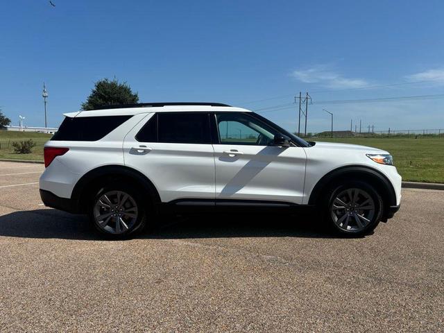 Photo of 2024 STAR WHITE MET TRI-COAT Ford Explorer