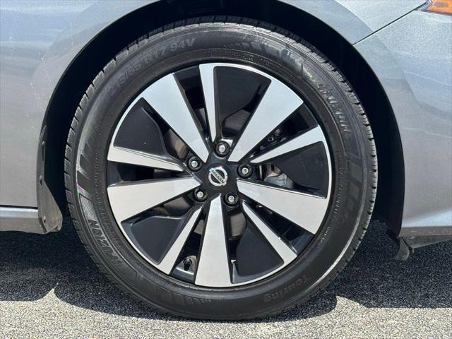 Photo of 2022 Gun Metallic Nissan Altima