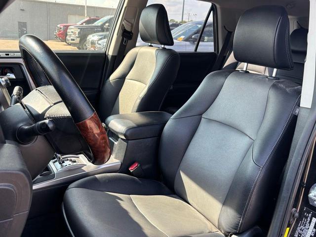 Photo of 2018 Midnight Black Metallic Toyota 4Runner