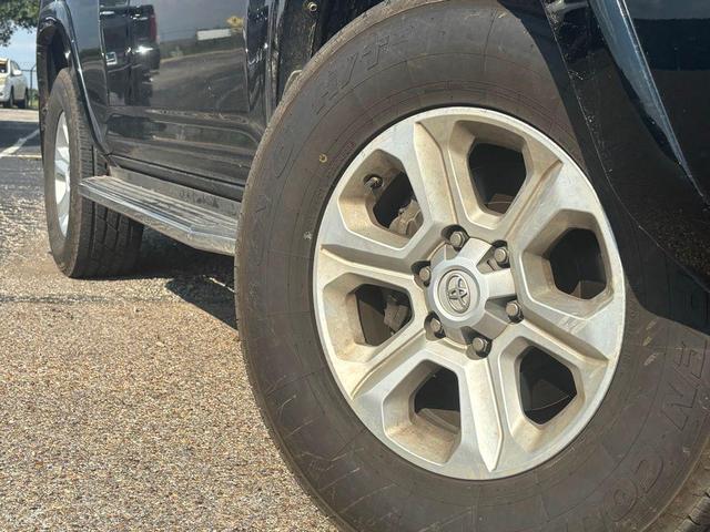 Photo of 2018 Midnight Black Metallic Toyota 4Runner