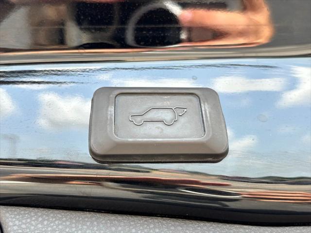 Photo of 2024 Midnight Black Metallic Toyota RAV4