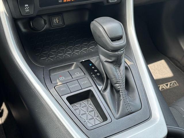 Photo of 2024 Midnight Black Metallic Toyota RAV4