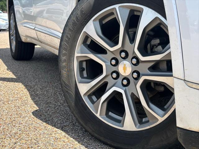Photo of 2018 Iridescent Pearl Tricoat Chevrolet Traverse