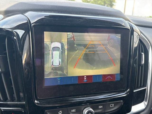 Photo of 2018 Iridescent Pearl Tricoat Chevrolet Traverse