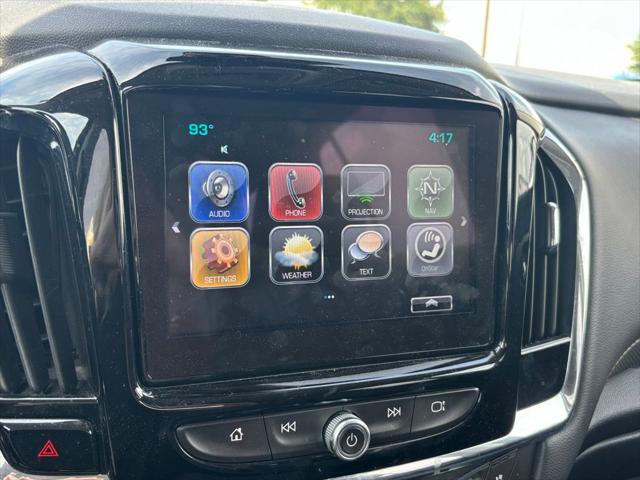 Photo of 2018 Iridescent Pearl Tricoat Chevrolet Traverse