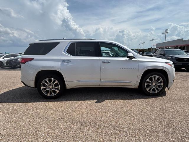 Photo of 2018 Iridescent Pearl Tricoat Chevrolet Traverse