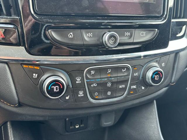 Photo of 2018 Iridescent Pearl Tricoat Chevrolet Traverse