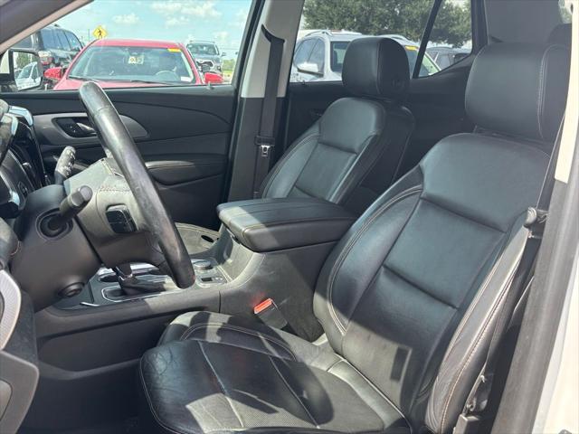 Photo of 2018 Iridescent Pearl Tricoat Chevrolet Traverse