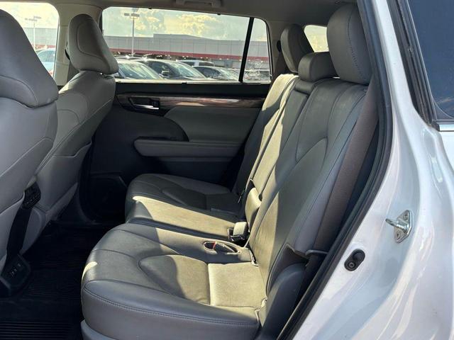 Photo of 2020 Blizzard Pearl Toyota Highlander
