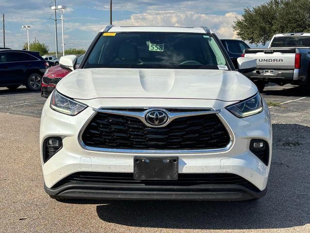 Photo of 2020 Blizzard Pearl Toyota Highlander