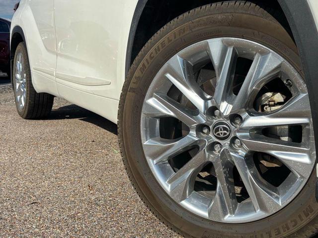Photo of 2020 Blizzard Pearl Toyota Highlander