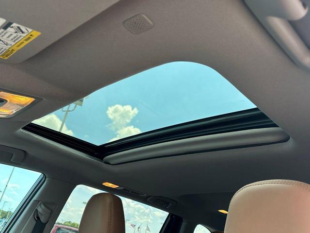 Photo of 2019 Blizzard Pearl Toyota Highlander