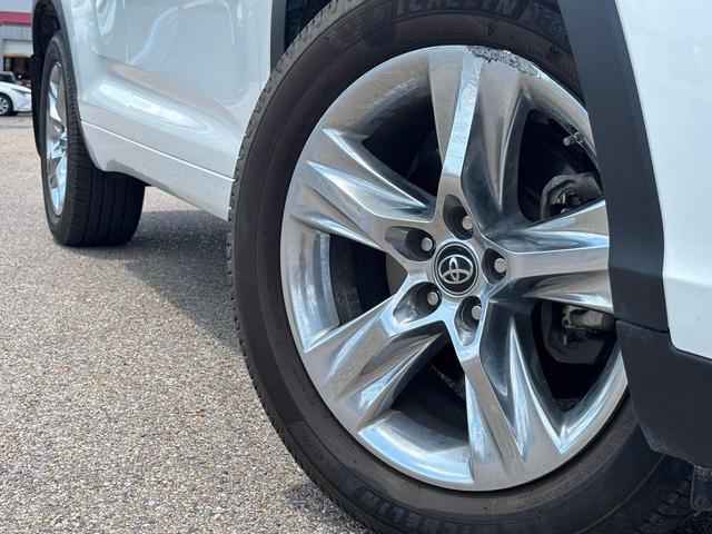 Photo of 2019 Blizzard Pearl Toyota Highlander