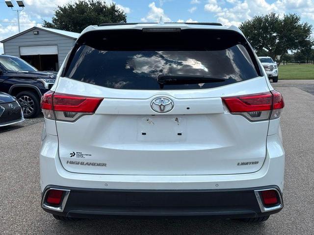 Photo of 2019 Blizzard Pearl Toyota Highlander