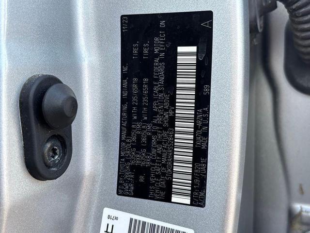 Photo of 2024 Celestial Silver Metallic Toyota Highlander