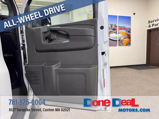 Photo of 2014 Summit White GMC Savana 1500