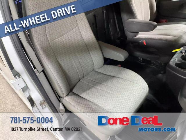 Photo of 2014 Summit White GMC Savana 1500