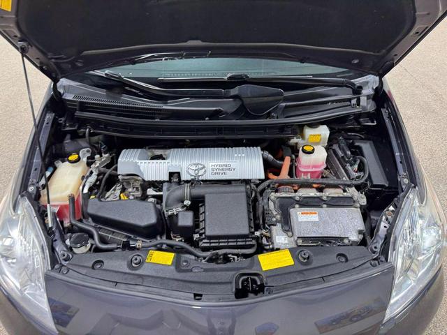 Photo of 2012 Winter Gray Metallic Toyota Prius