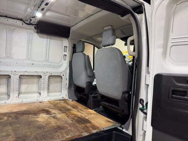 Photo of 2019 Oxford White Ford Transit-350