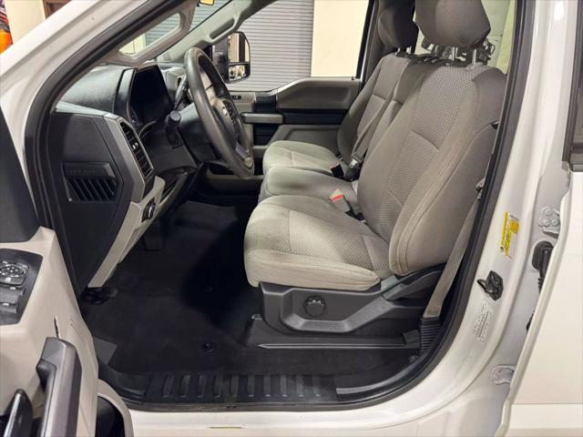 Photo of 2019 Oxford White Ford F-250
