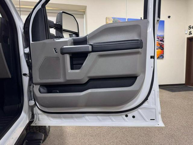 Photo of 2019 Oxford White Ford F-250