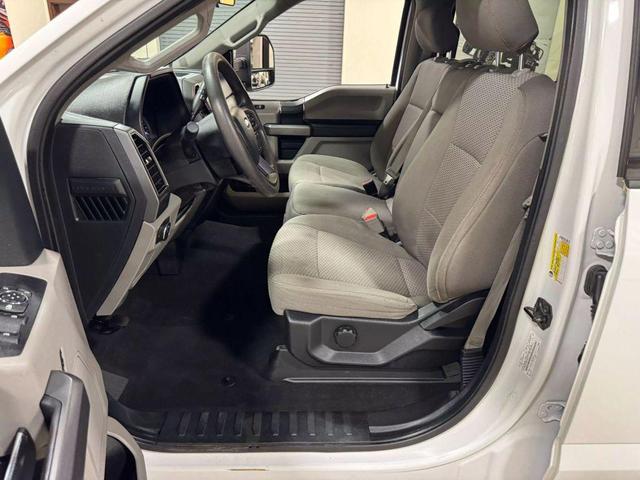 Photo of 2019 Oxford White Ford F-250