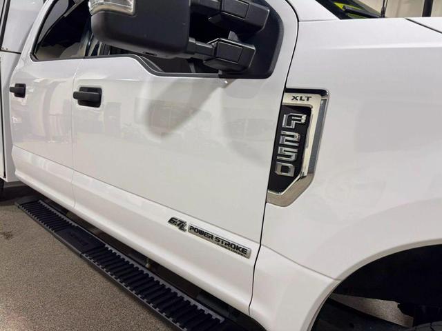 Photo of 2019 Oxford White Ford F-250