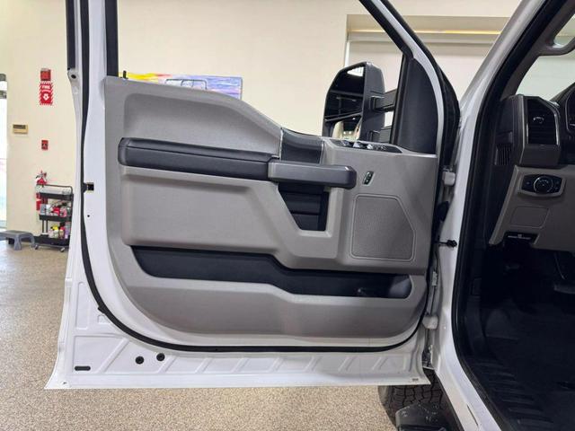 Photo of 2019 Oxford White Ford F-250
